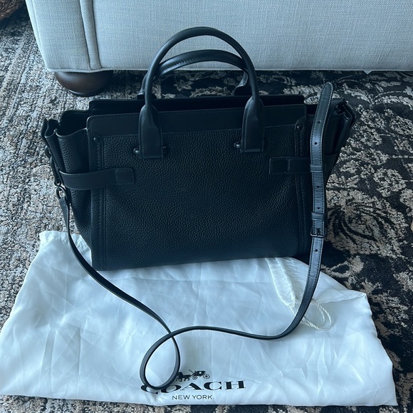 Coach *RARE* Swagger 37 Bag in pebbled black leather and matte black hardware - Picture 6 of 12